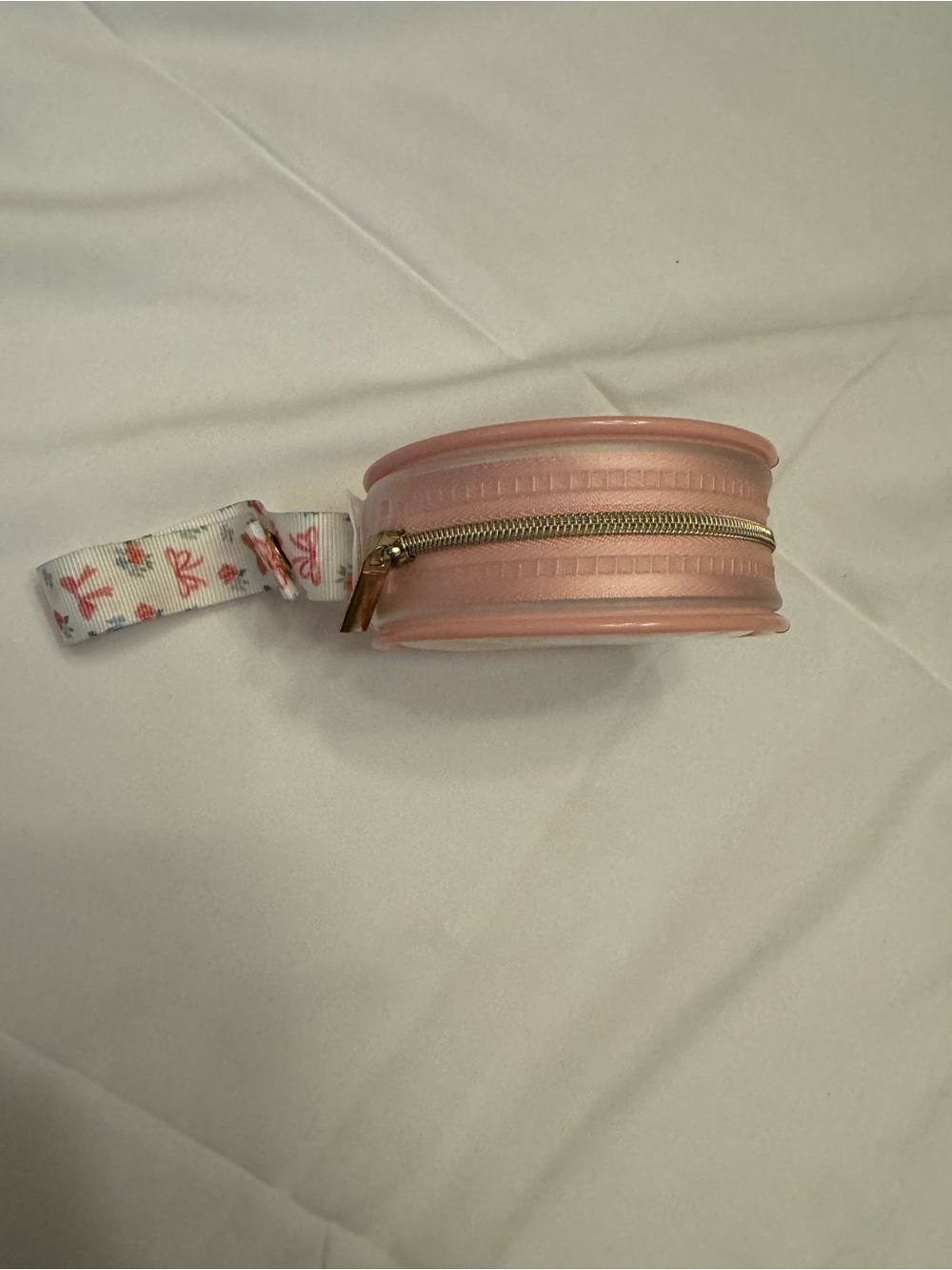 Itzy Ritzy Pacifier Case- Like New! - Picture 2 of 4